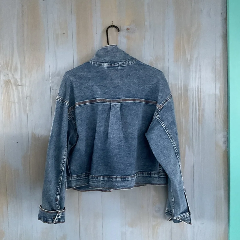 LEVI STRAUSS & CO SIGNATURE SHORT DENIM JEANS JACKET NWOT SZ L - Picture 2 of 4